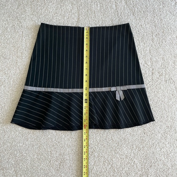 Black pinstripe skirt Size 5 - Picture 2 of 6